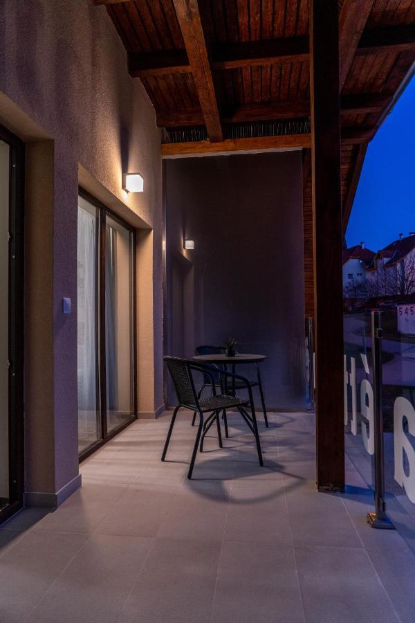 Rozsa Etterem & Panzio Bed & Breakfast Peçuy Dış mekan fotoğraf