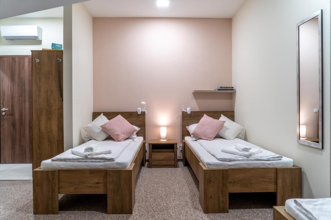 Rozsa Etterem & Panzio Bed & Breakfast Peçuy Dış mekan fotoğraf