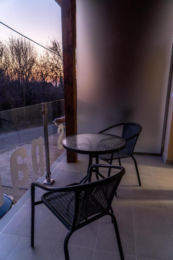 Rozsa Etterem & Panzio Bed & Breakfast Peçuy Dış mekan fotoğraf