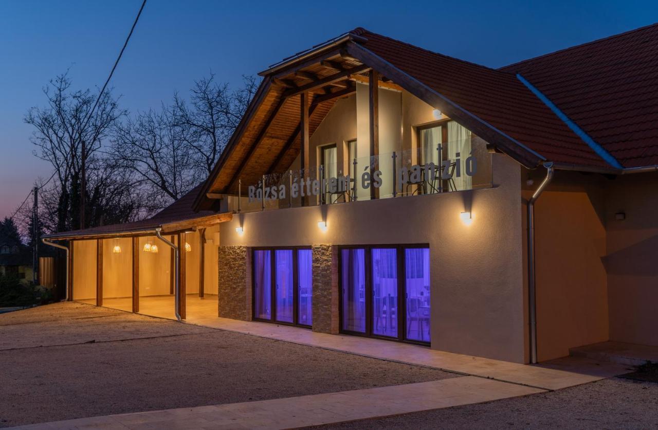 Rozsa Etterem & Panzio Bed & Breakfast Peçuy Dış mekan fotoğraf